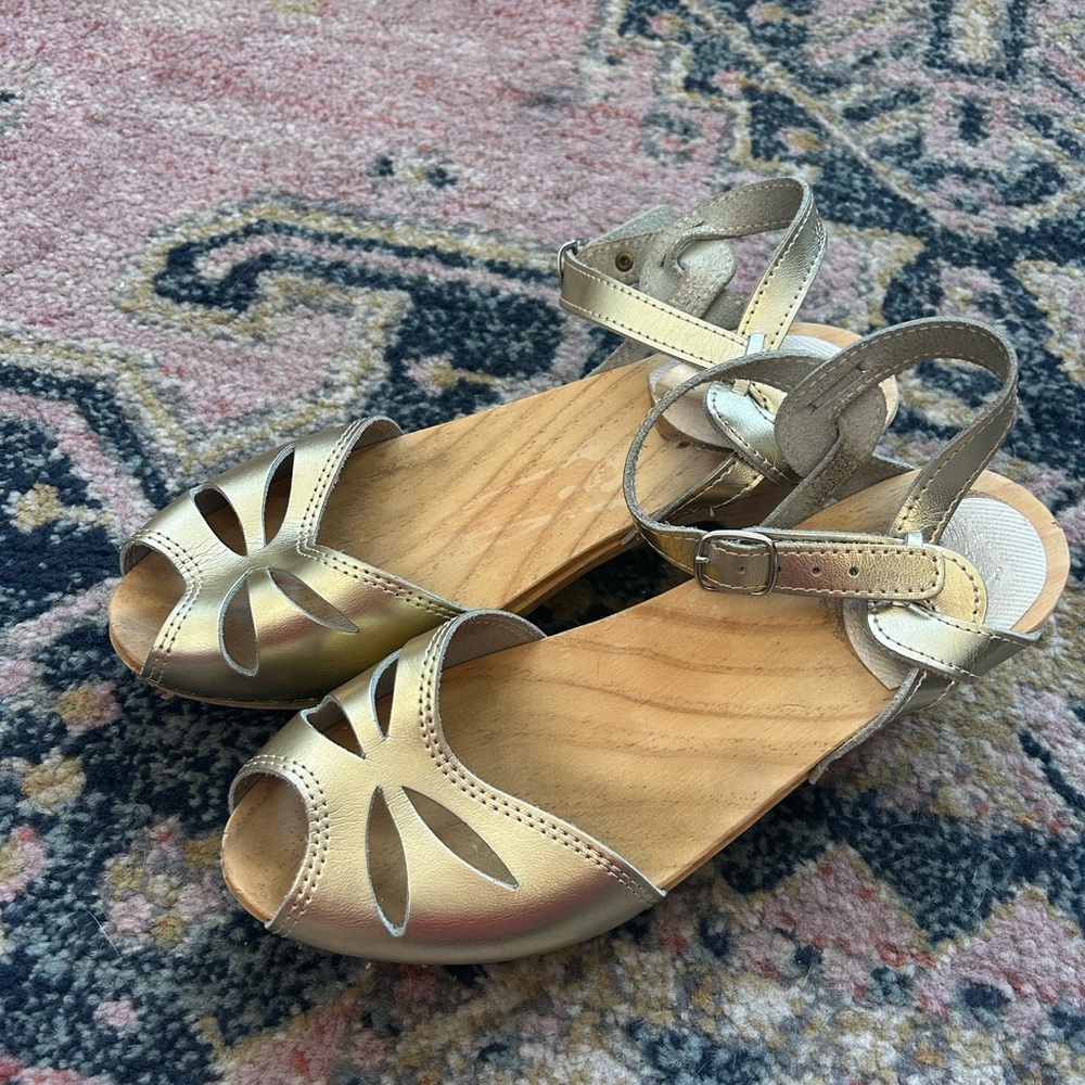 Maguba of Sweden, gold clog sandals, size 39/8.5